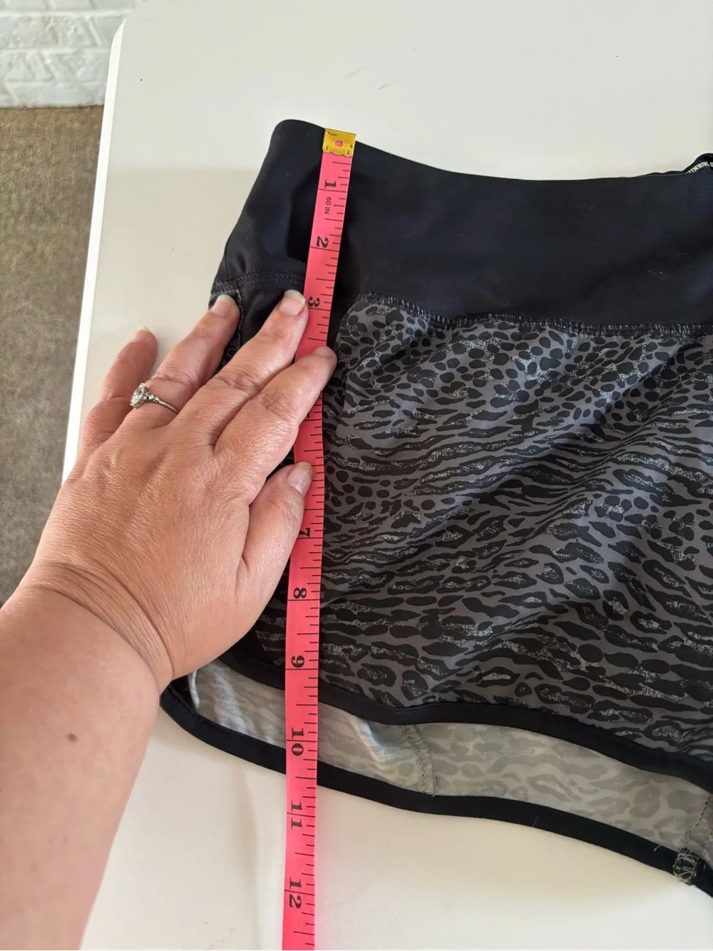 Nike Dri-FIT Women's Small Black Gray Cheetah Leopard Print Running Shorts